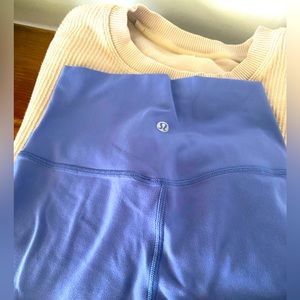 Lululemon aligns leggings size 2